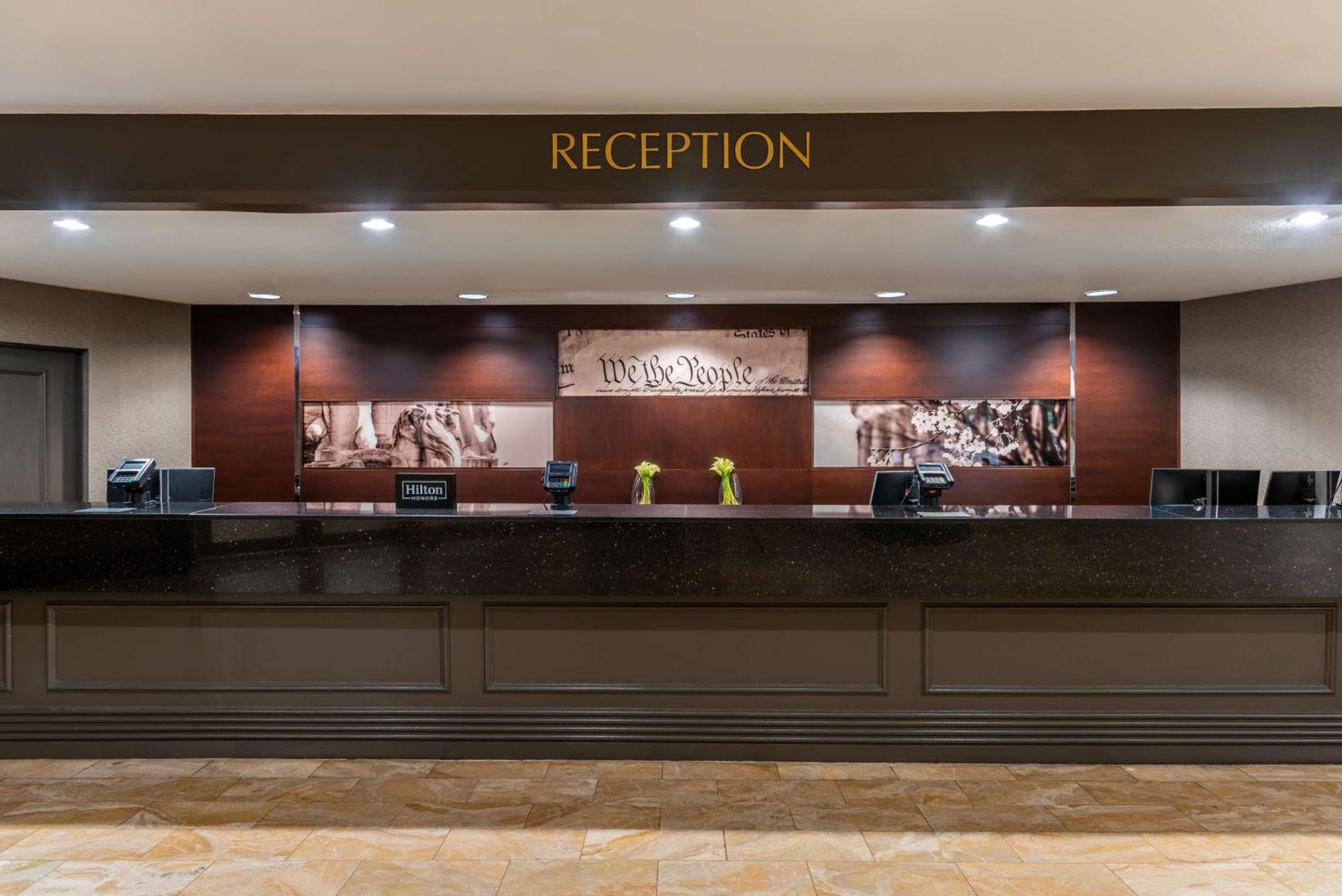 Hilton Alexandria Mark Center Exterior foto